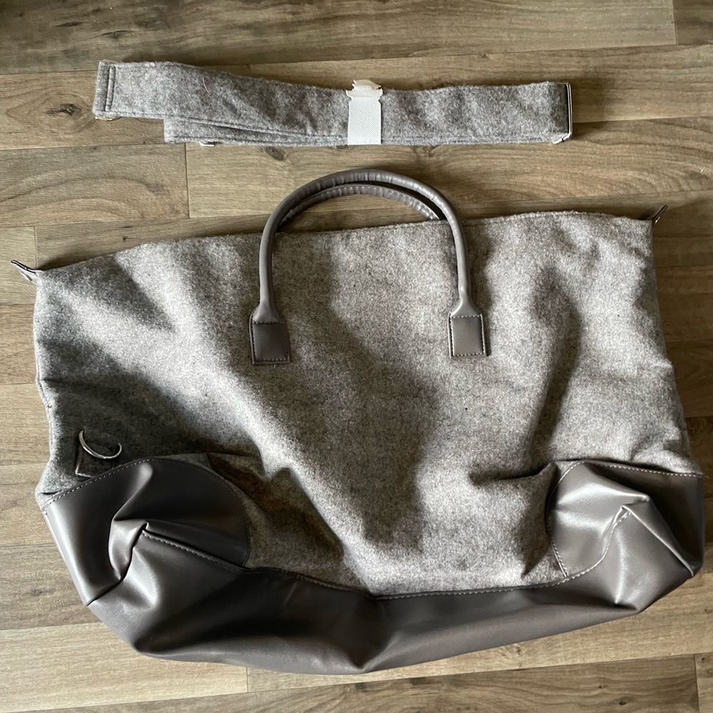 DSW Weekender Gray Tote Bag - Picture 5 of 10
